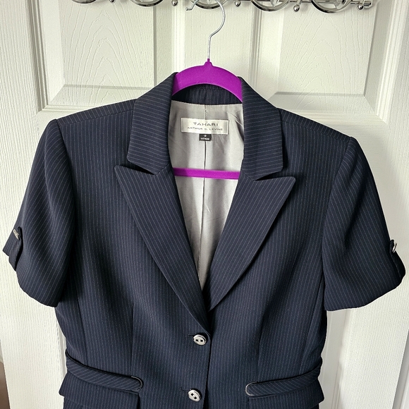 Tahari ASL Short Sleeve Pinstripe Suit Jacket - Size 12 - Picture 10 of 16
